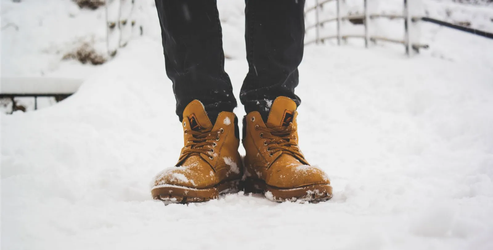 How to Choose Waterproof Shoes for Daily Wear